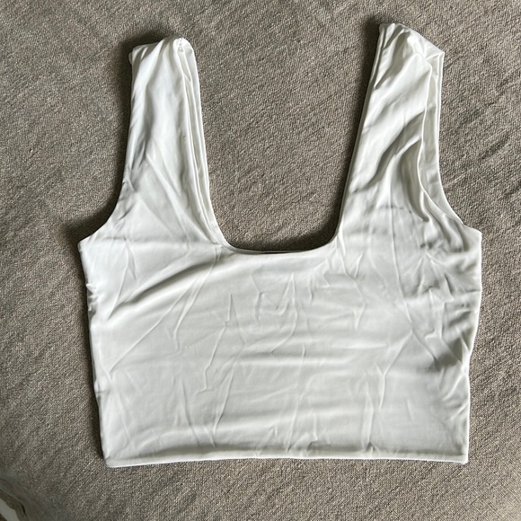 Pretty Little Thing USA 4 Crop Top Tank - Picture 2 of 3